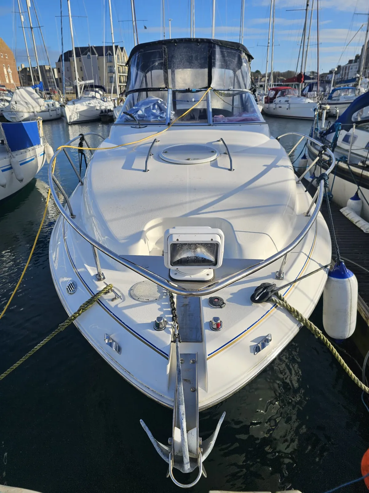 Foredeck after valet, clean and high-gloss