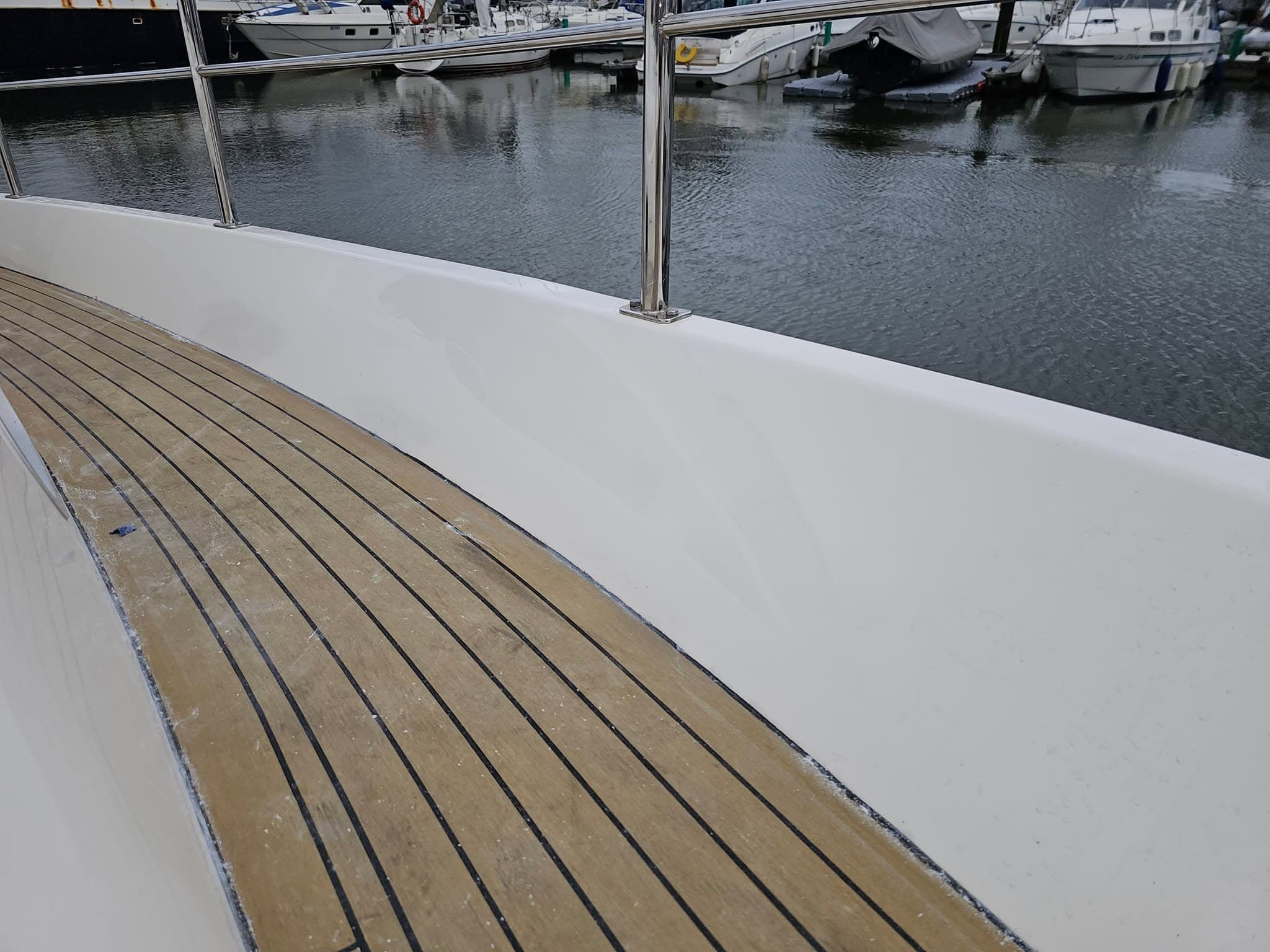 Bow after gelcoat colour-matched repair and polish